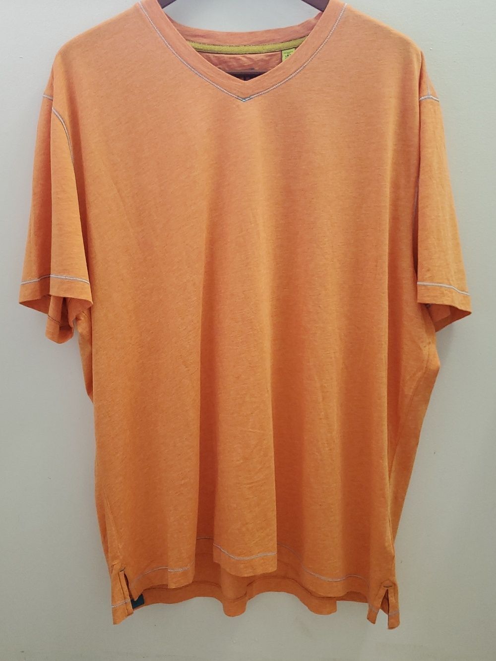 Robert Graham High V Neck T Shirt Size 3 XL Heathered Orange Contrast Stitching